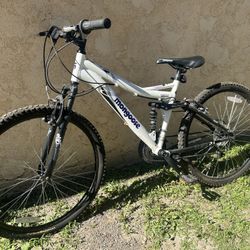 Mongoose Ledge Mountain Bike
