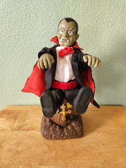 Dancing & singing Dracula - Halloween decor
