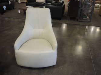 Atelier Italiana High Point Showroom Swivel Chair - White | Armchair