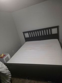 Queen bed and Matress