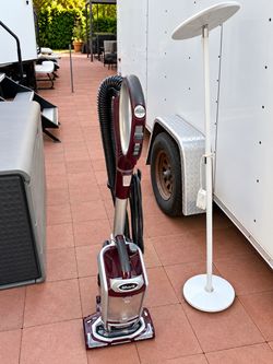 Vacuume and lamp