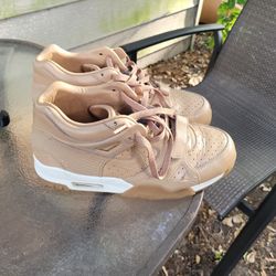 NIKE SNEAKERS SIZE 9 MENS...WORN 3 TIMES