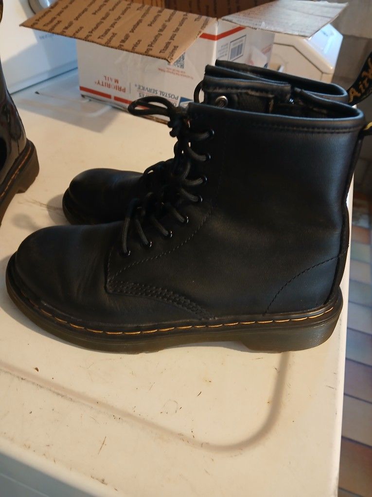 Black leather Doc Martens combat boots big kids size 2