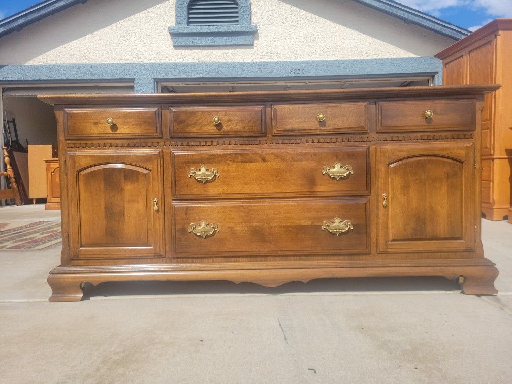 8 Drawer Dresser By Ethan Allen 