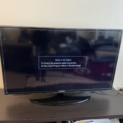 Samsung 40” LED-LCD Display 1080p Smart HDTV w/ WiFi UN40H520AF w/ Remote