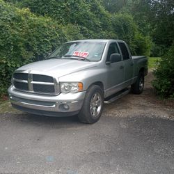 2004 Dodge 4 door V8 Hemi 5.7 SLT