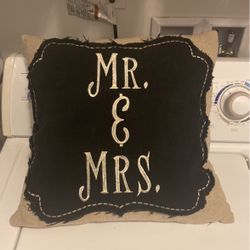 MR & MRS decor Pillow Feather 