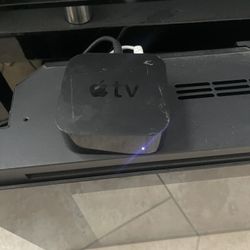 Apple TV fourth generation 64gb With Remote  (read)