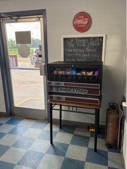 (9)  Slot Mechanical Vending Machine