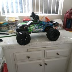 TRAXXAS HPI LOSI TEAM ASSOCIATED ARRMA BRUSHLESS RC
