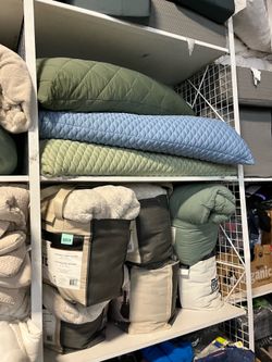 Costco Bedding Sale! Pillows, blankets, throws, comforter s