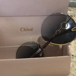 Chloe Sunny Aviator.All https://offerup.com/redirect/?o=QWNjZXNzb3JpZXMuTmV3