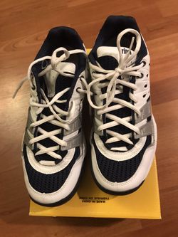Tennis shoes size 8
