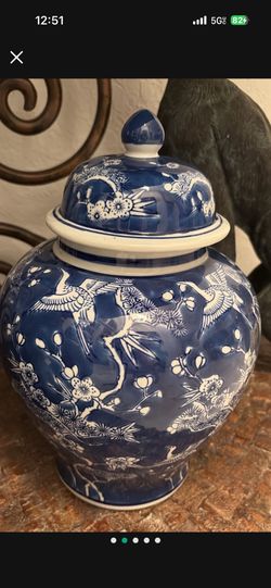 Beautiful Asian Chinoiserie Chinese Oriental Blue & White Birds Ginger Jar With Ibis Egrets, Herons Or Cranes.  Like New.  $65  For 1.   