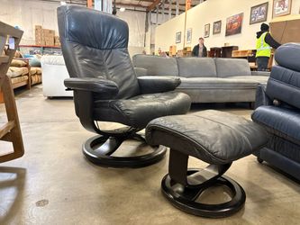PALLISER Black Leather Stress Free Lounge Chair with Ottoman