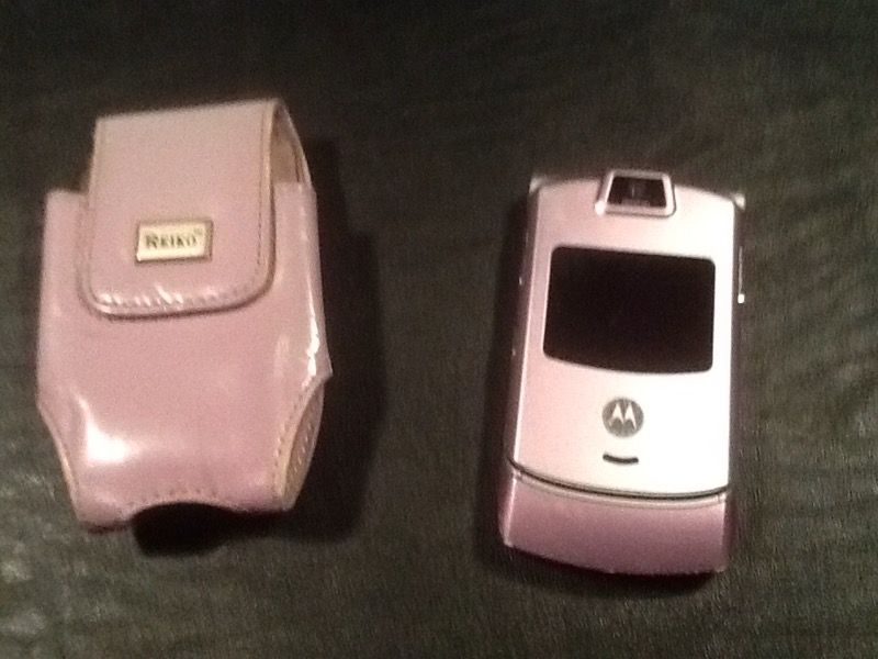 Verizon Pink Razor Flip Phone With Holder