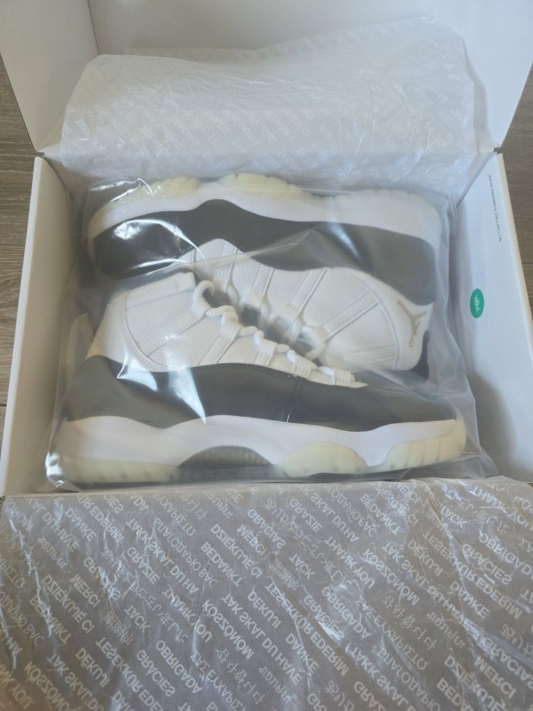 Jordan 11 Graditude