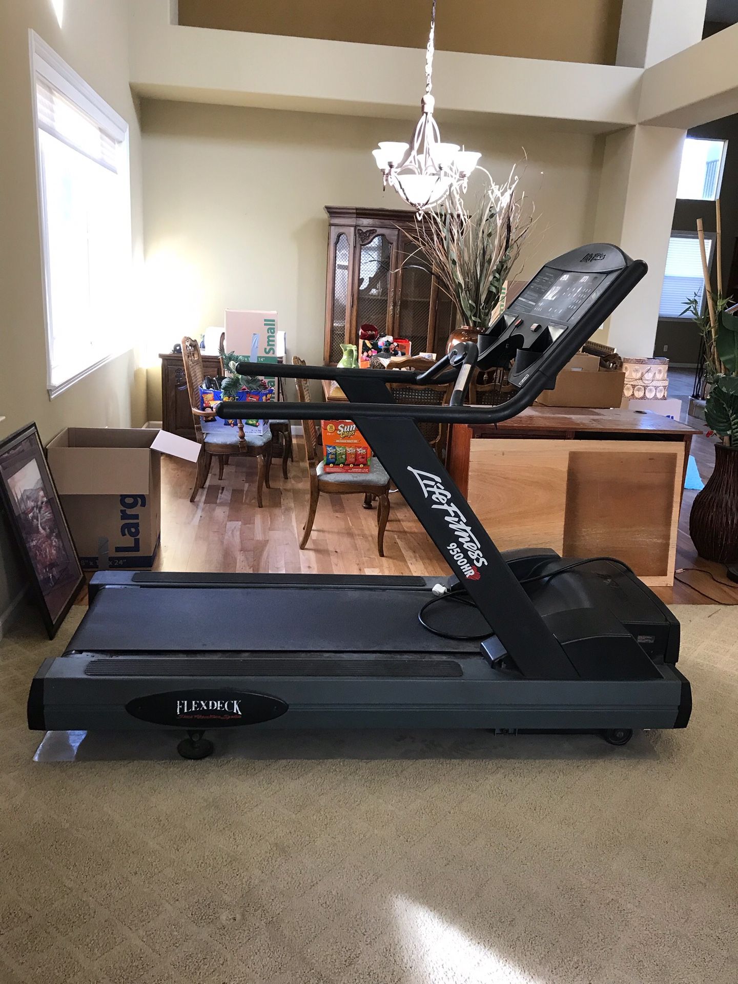 Life fitness 9500hr discount treadmill