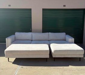 Living Spaces Sectional Couch with Ottomann🛻Delivery Available🛻