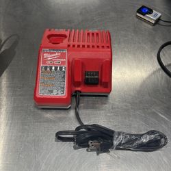 Milwaukee Dual Charger (box) MMP