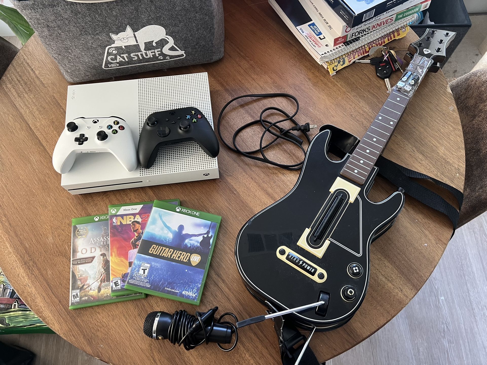 Xbox one s 500gb w/ 4 Games 