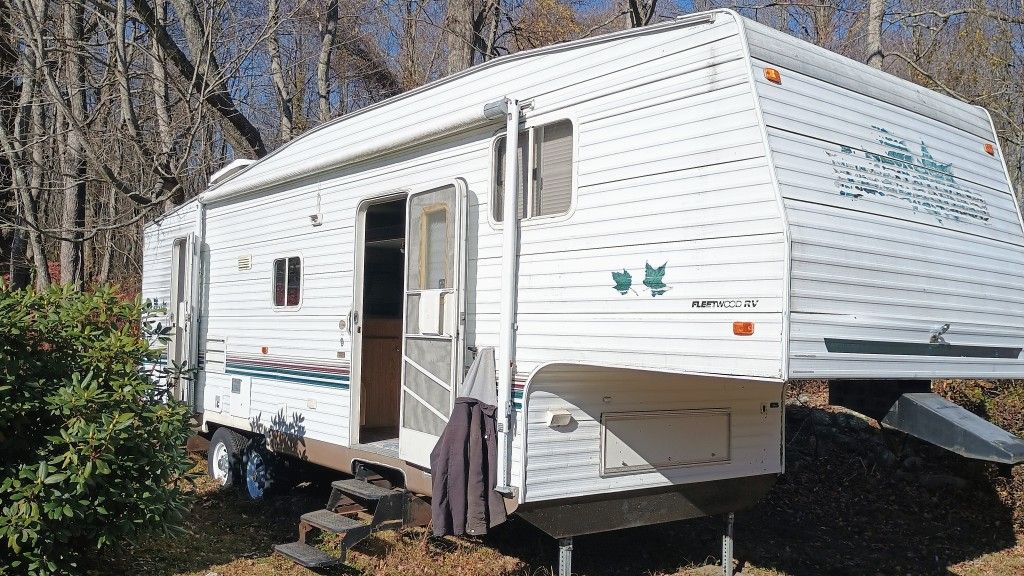 2001 Wilderness 5th Wheel Camper
