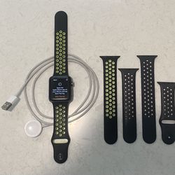 Apple Watch Series 3 Nike Edition (42mm)
