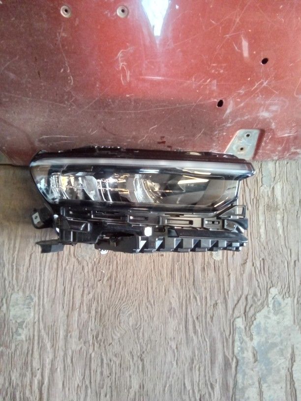 2021 - 2024 Jeep Grand Cherokee Right Headlight Xenon 