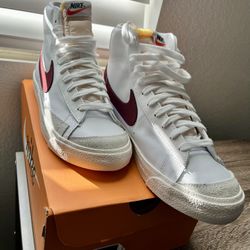 Nike blazer Mid ‘77 Vintage - White/Burgundy Size 9