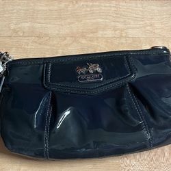 BRAND NEW w/tag! Coach Patent Leather Wristlet 