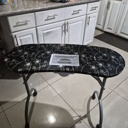 Mesa para unas con aspiradora