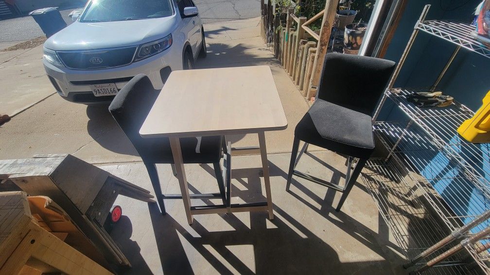 IKea pub up table and chairs