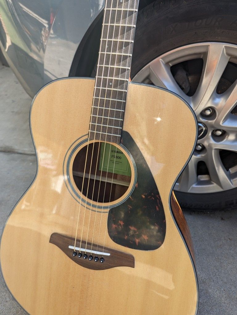 Yamaha Acoustic Guitar