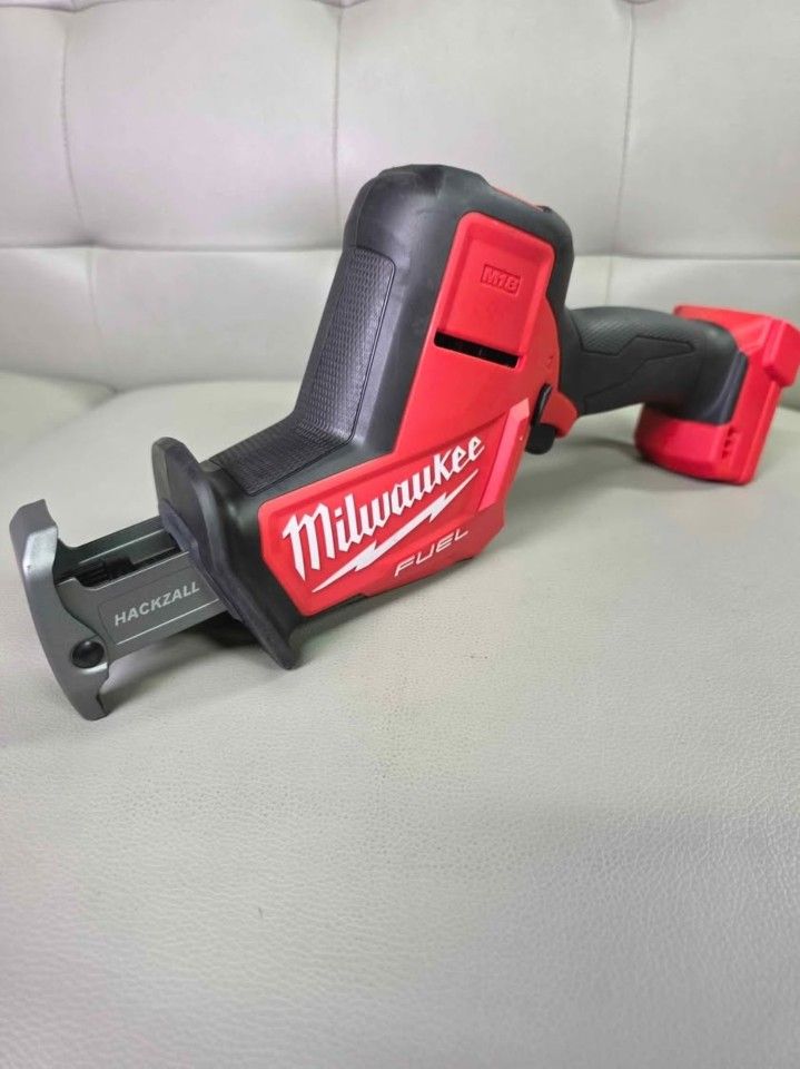 Milwaukee M18 FUEL Hackzall Sawzall Reciprocating Saw & blades (Tool only)