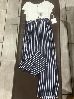 Pantalones pegados con la blusa para niña
