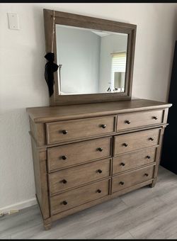 Dresser & Mirror