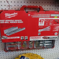 Milwaukee New 1/2" Drivermetricratchet And Socket Set W / Pack Out 