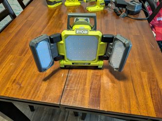 Ryobi 18V folding work light