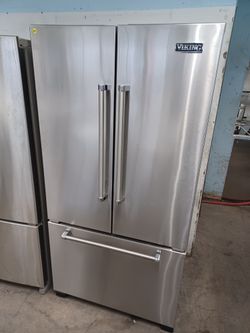 VIKING STAINLESS STEEL COUNTER DEPTH FRENCH DOOR REFRIGERATOR