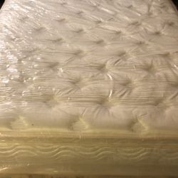 Super comfortable queen size spring mattress in the box