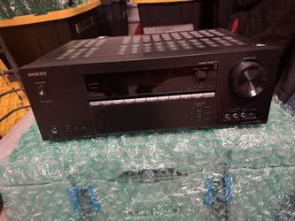 Onkyo HT-R494 with speakers/woofer