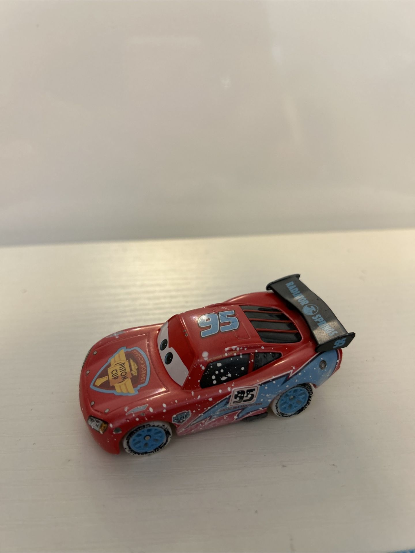 Disney Pixar Cars - ICE RACERS LIGHTNING MCQUEEN 2015