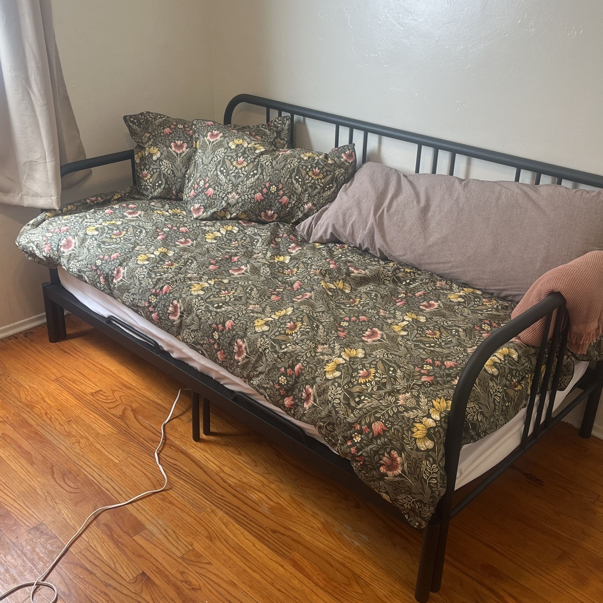 Day Bed with Trundle