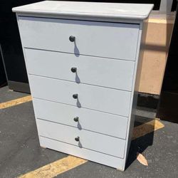 New Dresser White 5-drawers