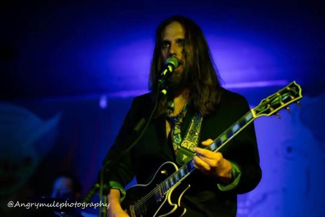 PROFESSIONAL MUSICIAN SELLING ENTIRE STUDIO AND ALL GUITARS