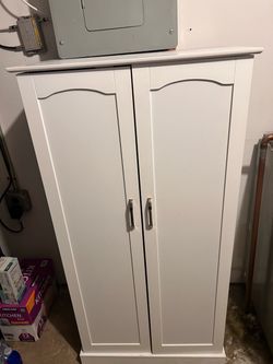 Pantry/cabinet