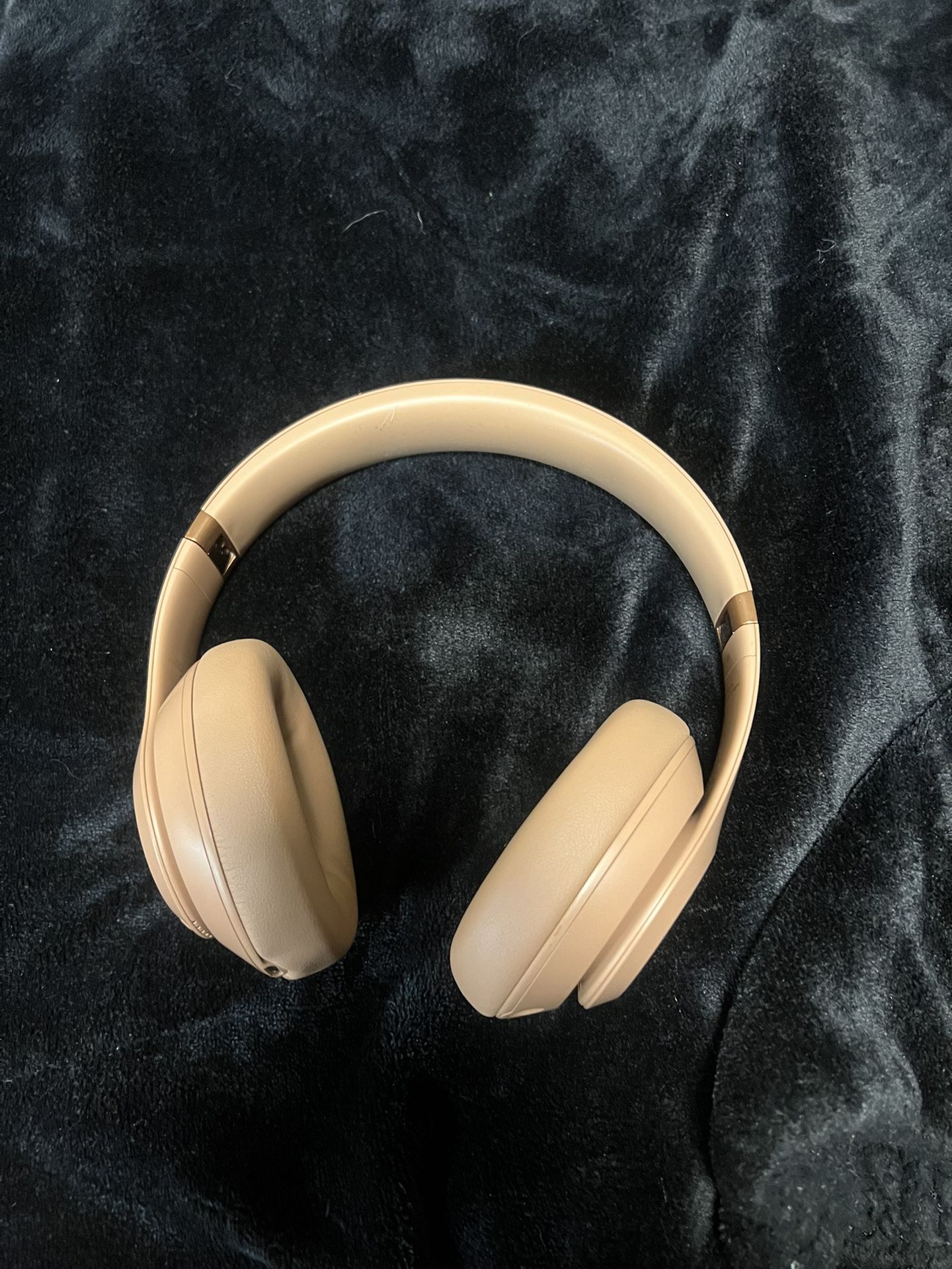 Beats Studio X Kim Kardasion