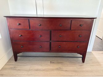 Dresser