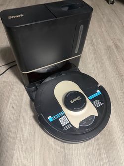Shark AI Laser Navigation Robot Vacuum with Base
