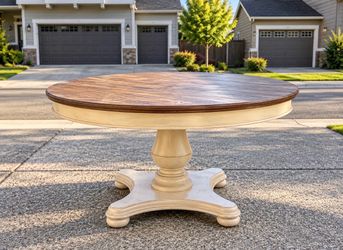 Round/Oval Extendable Dining Table